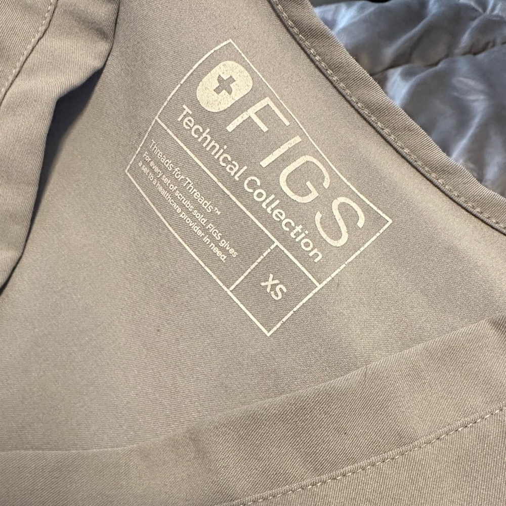 Figs light grey scrub top size XS